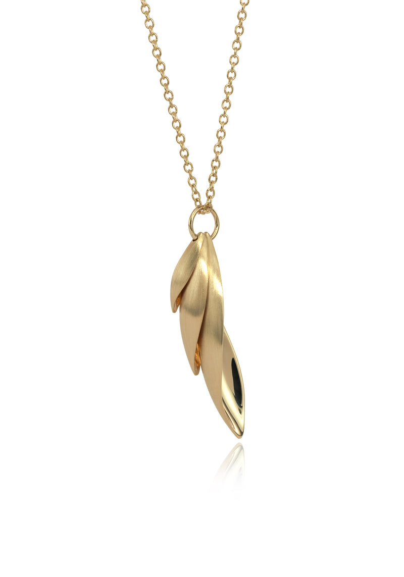 Wave gold half layered pendant